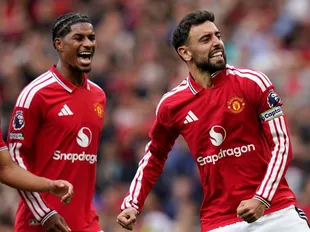 Hat-trick hero Fernandes leads Man Utd to comeback win over Ipswich
