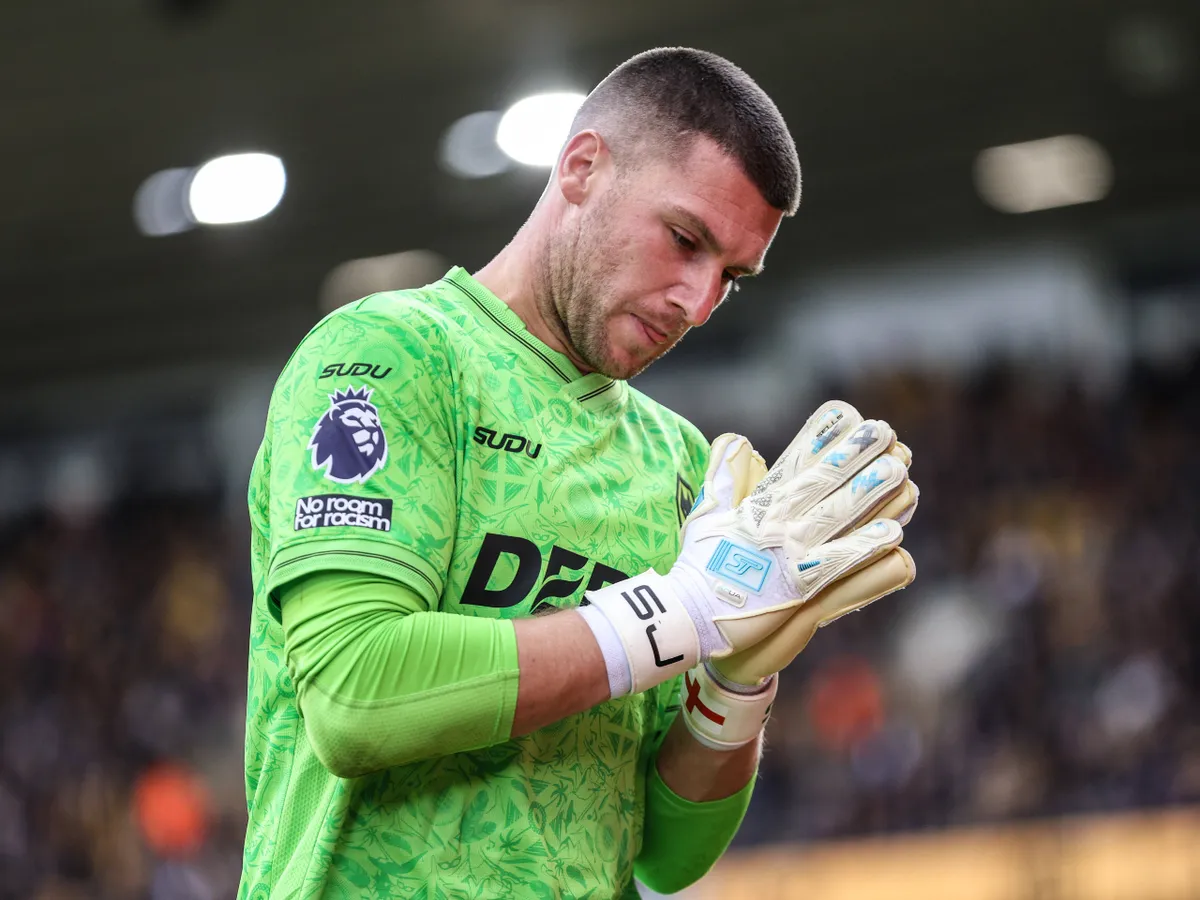 Replacement for Kinsky? Spurs eye 'shock move' for Premier League goalkeeper