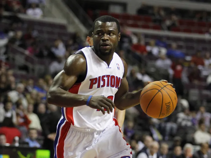 Celtics trade Anthony for Pistons' Bynum