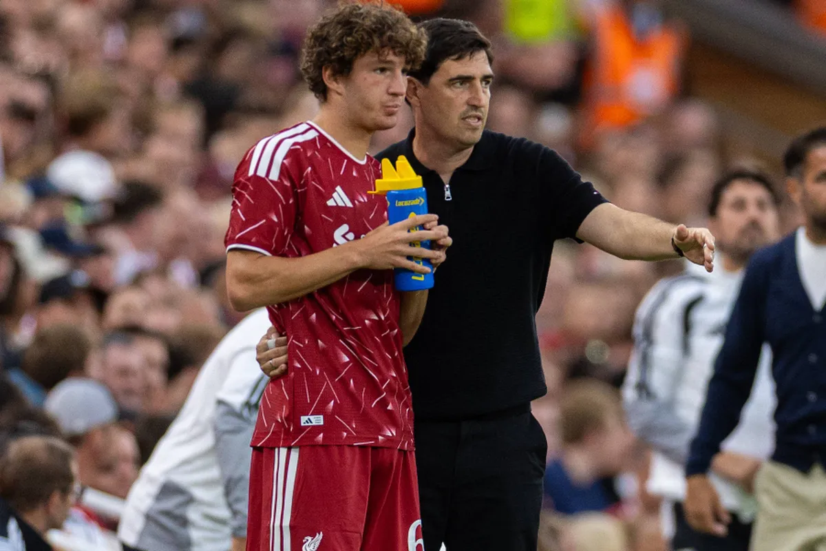 Liverpool news: Andoni Iraola explains why Lewis Koumas stayed after just one pre-season week
