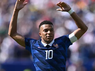 Mbappe overcomes penalty controversy to claim Giroud goalscoring record