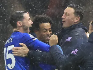United 'eye' £35m PL midfield solution amid rebuild