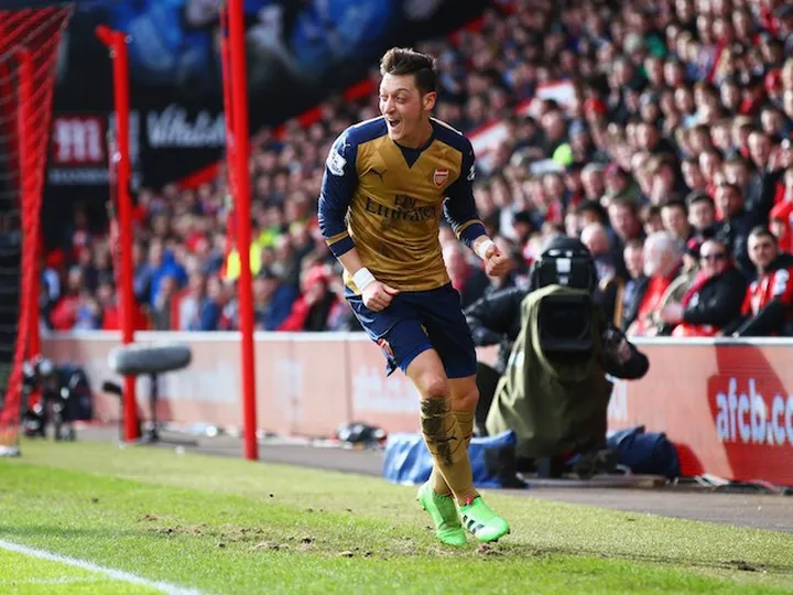 Arsene Wenger praises Mesut Ozil display