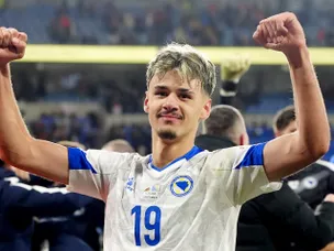 Swinging big: Arsenal face unexpected competition for teenage attacker?