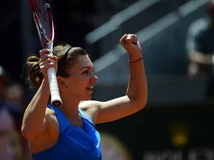 Halep bounces back to see off Kvitova