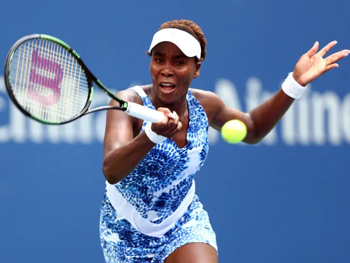 Venus Williams advances to third round