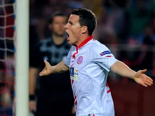 Sevilla thrash Porto to reach final four