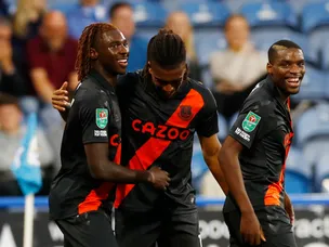 Andros Townsend sends Everton into Carabao Cup third round