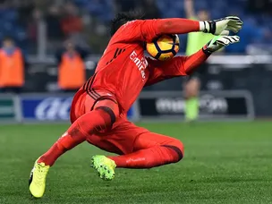 Two see red as AC Milan beat Cagliari