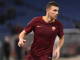 Roma beat Milan to keep pressure on Juventus