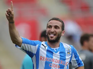 Paterson joins Robins on loan