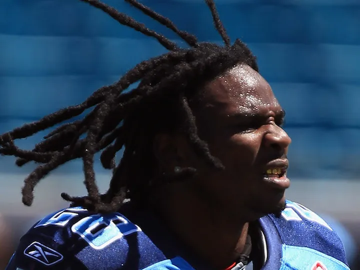 Report: Johnson suffers fractured tibia