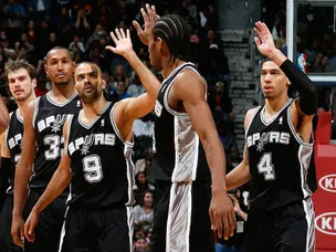 Spurs ease past Jazz