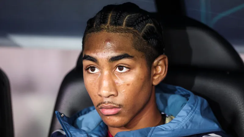 Salmon and Dowman decisions: Predicted Arsenal XI vs. Mansfield