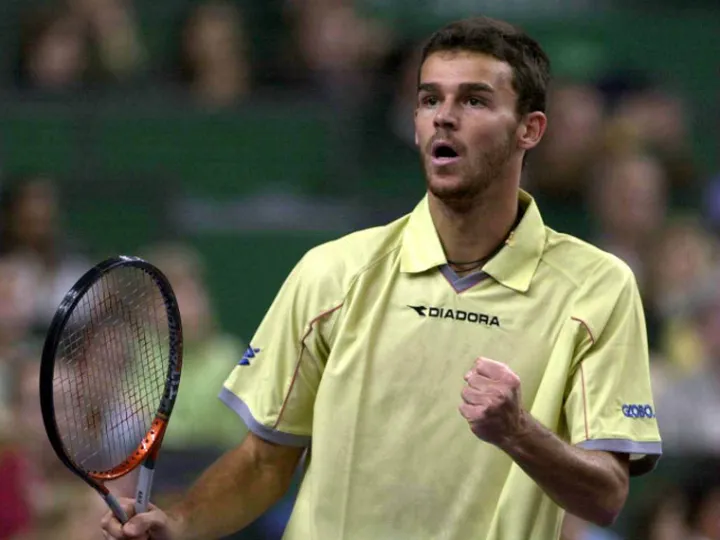 OTD: Kuerten ends year as world number one