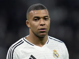 Real Madrid survive Mbappe red card to edge out narrow win over Alaves