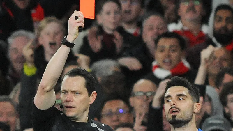 "It's getting bad": Rosenior accepts Chelsea have no excuse for shocking disciplinary record