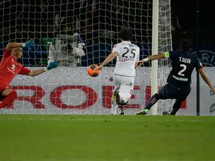 Thiago puts PSG one up