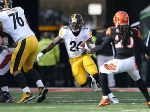 Bell inspires Steelers to win