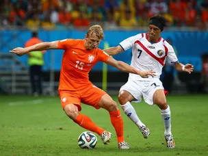 Kuyt scores as Feyenoord edge Cambuur