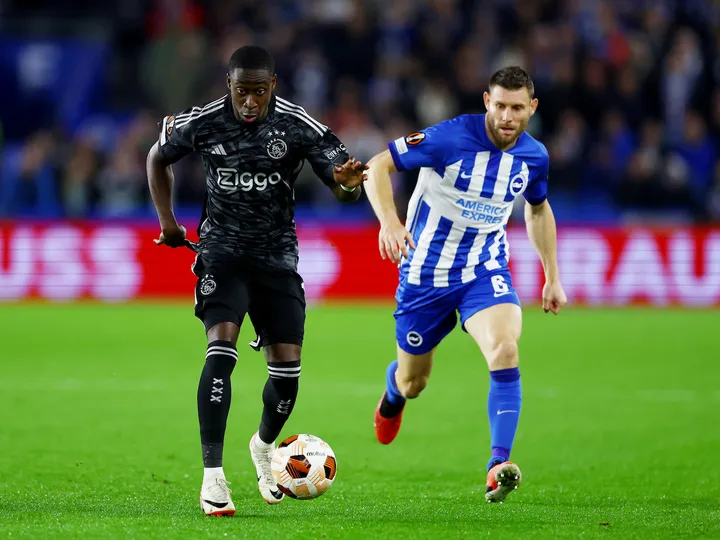 Burnley 'in discussions to sign Ajax's Carlos Forbs on loan'