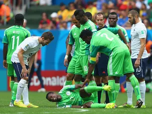 Keshi criticises "lenient" referee