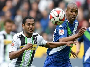 Augsburg stun Monchengladbach