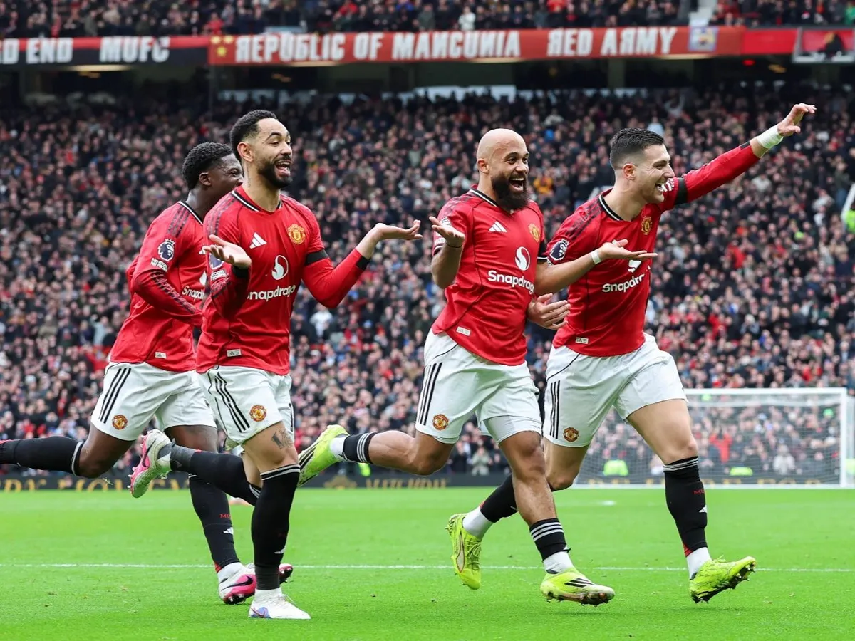 Man Utd maintain momentum as Tottenham's torrid time continues