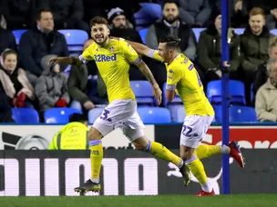 Leeds back on top after comfortable win at Reading
