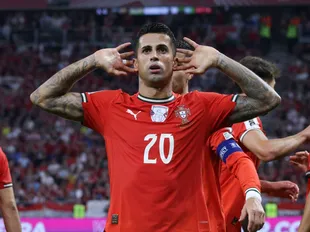 Return attempt: Barca make 'official' bid to hijack Inter's Cancelo move