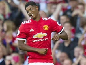 Mourinho makes seven changes to United XI