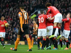 Rooney goal gives United cushion