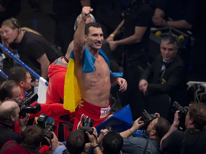 Klitschko stops Pulev to defend IBF title