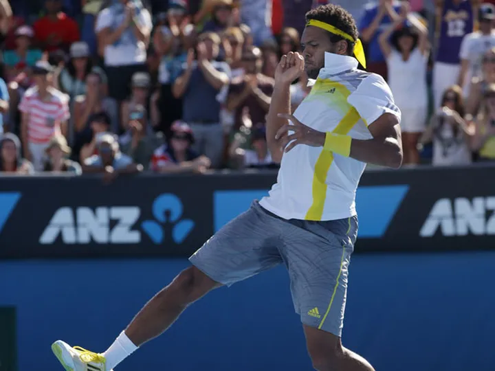 Tsonga storms into last 16