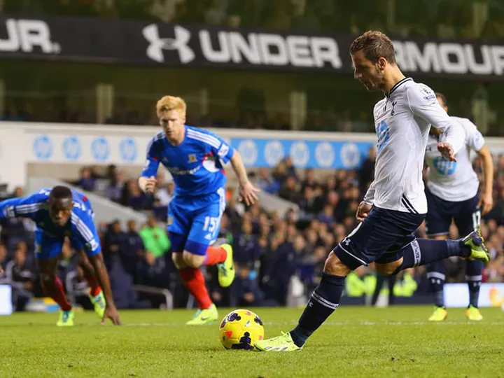 Soldado penalty enough for Spurs