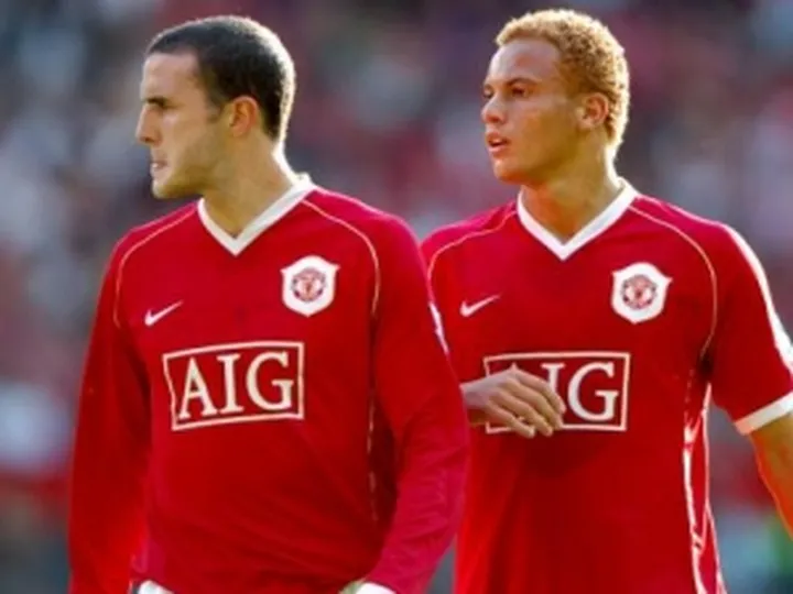 Man United pair close to Sunderland move