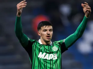 Man Utd 'face fierce competition' for Serie A centre-back