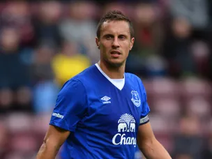 Jagielka urges Everton to "keep going"