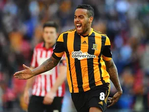 Huddlestone wins Hull recall