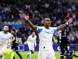 'Consider stepping down' - Arsenal, Sunderland 'suffer' blow in Paixao pursuit