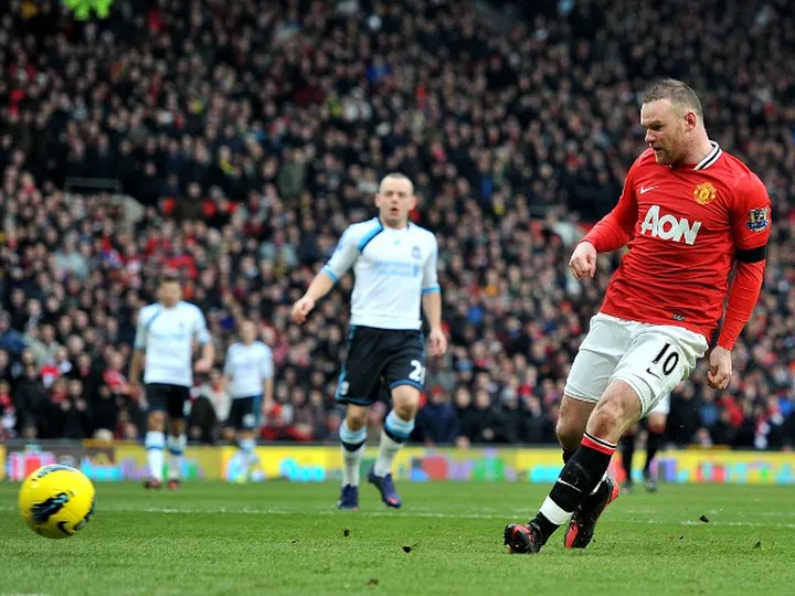 Rooney targets Charlton's record