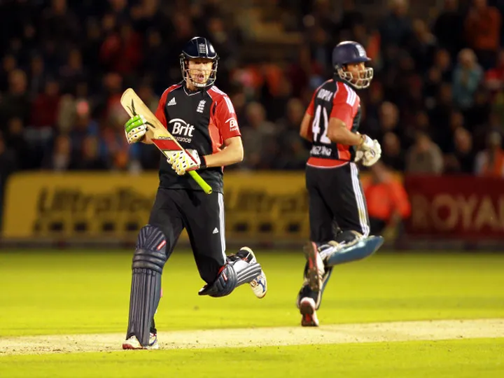 Vaughan backs Bairstow for England