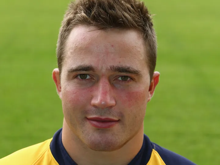 Grove signs new Worcester deal