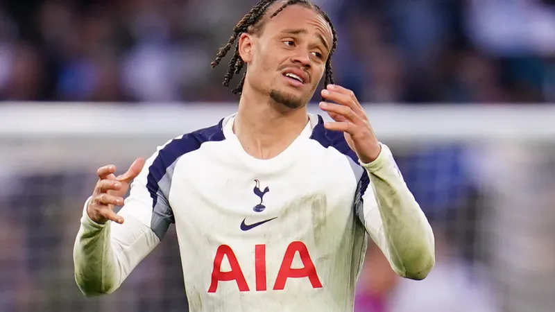 Simons, Solanke join lengthy injury list: Tottenham injury, suspension list vs. Aston Villa