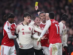 Arsenal star 'rocks' Emirates Stadium with shock 'exit request'