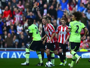 10-man Toon lead at the break