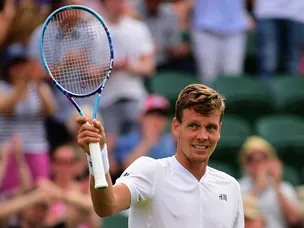 Berdych brushes aside Mahut to advance
