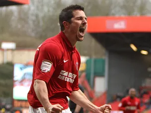 Charlton seal comeback win over nine-man Bolton