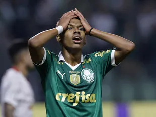 Should Chelsea be worried? Palmeiras remain silent on Estevao injury