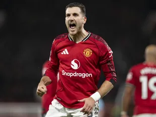 Dalot upgrade? Man Utd prepare 'official offer' for £34.6m 'assist king'